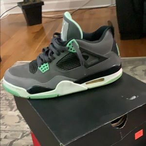 Jordan 4 Green Glow